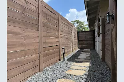 4019 Ascot Lane, Houston, TX 77092 - Photo 2