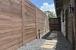 4019 Ascot Ln, Houston, TX 77092 - Photo 2