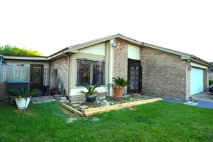 11727 Lamprey St, Houston, TX 77099 - Photo 2