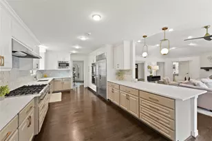 7903 Burgoyne Rd, Houston, TX 77063 - Photo 2