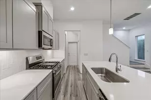 1524 Ojeman Rd, Houston, TX 77055 - Photo 10