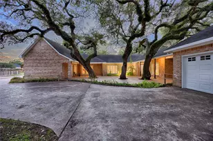 102 Creek Bend Ln, Columbus, TX 78934 - Photo 1