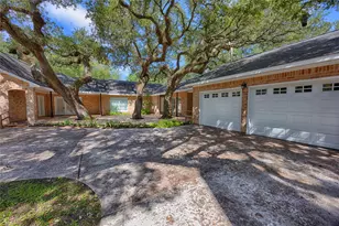 102 Creek Bend Ln, Columbus, TX 78934 - Photo 2