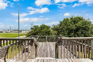 970 Gulfview Dr, Crystal Beach, TX 77650 - Photo 34