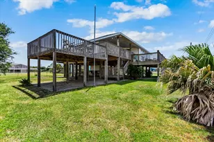 970 Gulfview Dr, Crystal Beach, TX 77650 - Photo 1