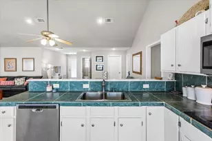 970 Gulfview Dr, Crystal Beach, TX 77650 - Photo 10