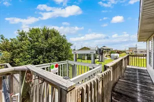 970 Gulfview Dr, Crystal Beach, TX 77650 - Photo 32