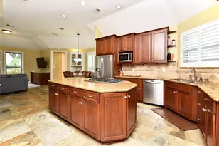 3315 Meadowside Dr, Sugar Land, TX 77478 - Photo 12