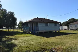 705 Margie St, Wallis, TX 77485 - Photo 1