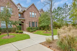 27 Umbria Ln, The Woodlands, TX 77382 - Photo 2