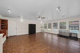 10985 Woods Ln, Cleveland, TX 77328 - Photo 12