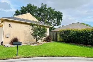 227 Essex Pl, Stafford, TX 77477 - Photo 6
