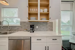 4926 Pershing St, Houston, TX 77033 - Photo 2