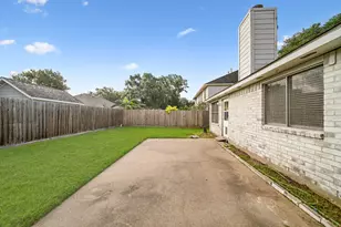 1242 Hunter Wood Dr, League City, TX 77573 - Photo 16