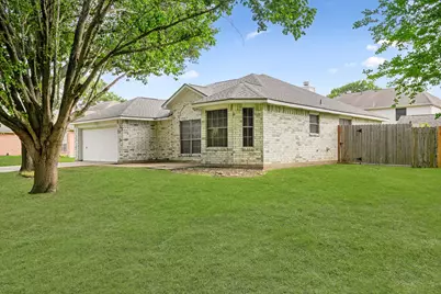 1242 Hunter Wood Drive, League City, TX 77573 - Photo 2