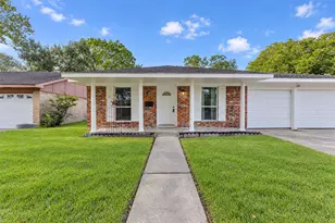 971 Wavecrest Ln, Houston, TX 77062 - Photo 2