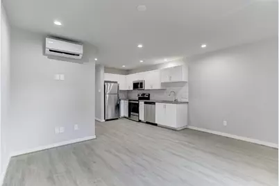 645 E 11th 1/2 Street #1, Houston, TX 77008 - Photo 2