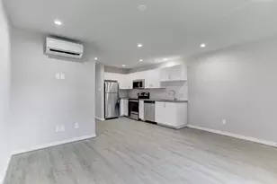645 E 11th 1/2 St, Houston, TX 77008 - Photo 2