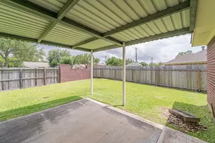 11102 Sage Linda Ln, Houston, TX 77089 - Photo 10