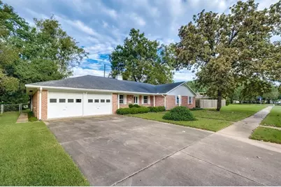 810 Borden Street, Sugar Land, TX 77478 - Photo 2