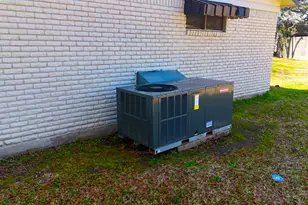 390 Bradford Dr, Beaumont, TX 77707 - Photo 8