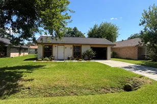 610 N 13th St, La Porte, TX 77571 - Photo 1