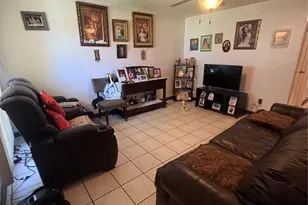 610 N 13th St, La Porte, TX 77571 - Photo 2