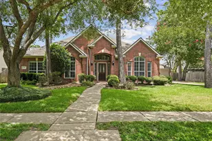 705 Hidden Oak Ln, Friendswood, TX 77546 - Photo 1
