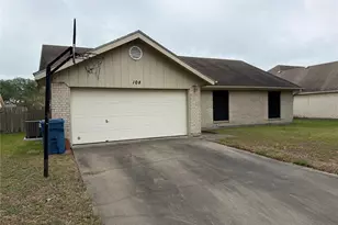 108 Timberline Dr, Port Lavaca, TX 77979 - Photo 2