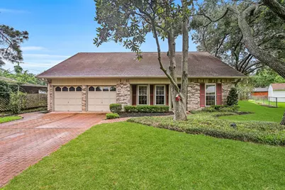 912 Oak Vista Court, Friendswood, TX 77546 - Photo 1