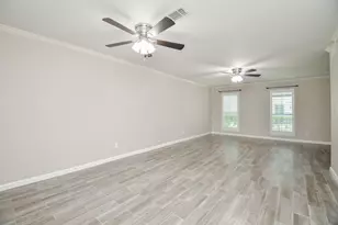 13074 Trail Hollow Dr, Houston, TX 77079 - Photo 10