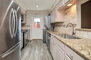 13074 Trail Hollow Dr, Houston, TX 77079 - Photo 18