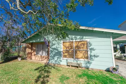 529 E Shore Drive, Clear Lake Shores, TX 77565 - Photo 2