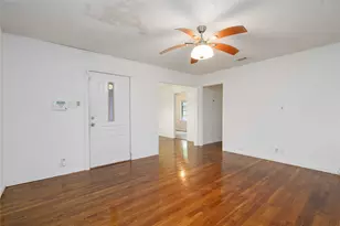 271 Muriel St, La Marque, TX 77568 - Photo 2