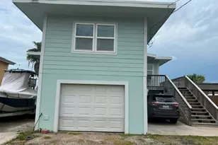109 Bayou Vista Dr, Hitchcock, TX 77563 - Photo 2