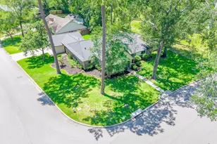 826 N Rivershire Dr, Conroe, TX 77304 - Photo 36