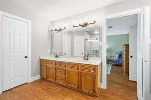 826 N Rivershire Dr, Conroe, TX 77304 - Photo 20