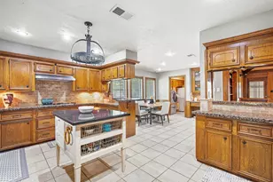 826 N Rivershire Dr, Conroe, TX 77304 - Photo 14