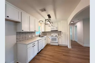 5935 Southseas Street, Houston, TX 77033 - Photo 6