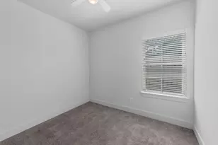 6033 Cypress St, Houston, TX 77074 - Photo 22