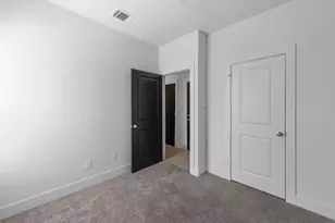 6033 Cypress St, Houston, TX 77074 - Photo 20