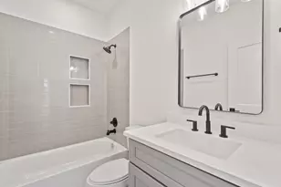 243 Rebecca St, Houston, TX 77022 - Photo 20