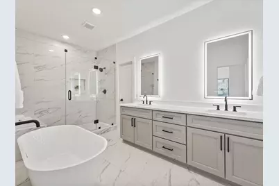 243 Rebecca Street #F, Houston, TX 77022 - Photo 2