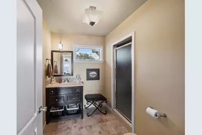 138 N Burnett Drive, Baytown, TX 77520 - Photo 16