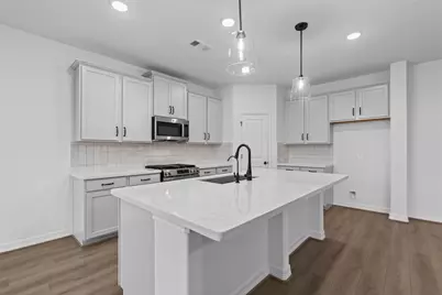 7811 Topaz Ridge Drive, Angleton, TX 77515 - Photo 6