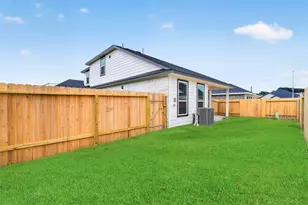 2107 Spring Hollow Dr, Baytown, TX 77521 - Photo 36
