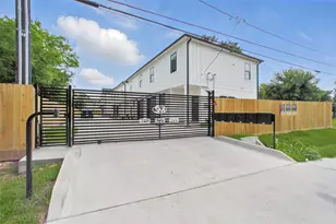 4719 Mallow St, Houston, TX 77033 - Photo 2