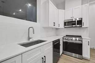 203 Danna Ln, Houston, TX 77009 - Photo 8