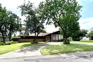 3802 Dolphin Ln, La Porte, TX 77571 - Photo 2