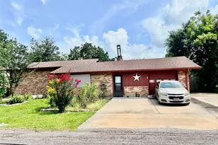 3802 Dolphin Ln, La Porte, TX 77571 - Photo 10
